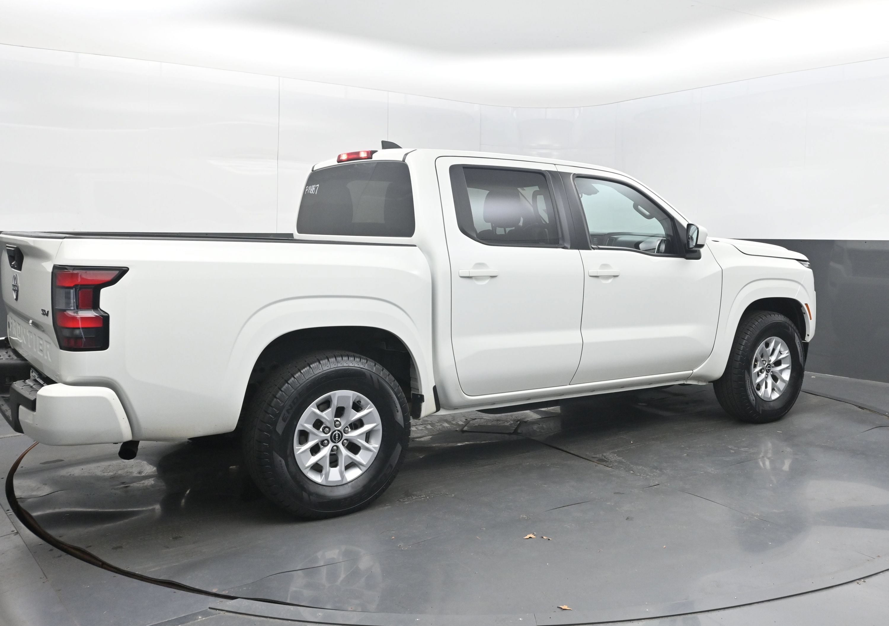 Used 2024 Nissan Frontier SV RWD image 9