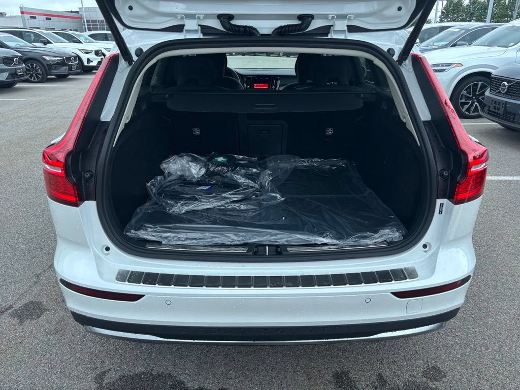 New 2026 Volvo V60 B5 Cross Country Plus w/ Protection Package Premier AWD/4WD image 17
