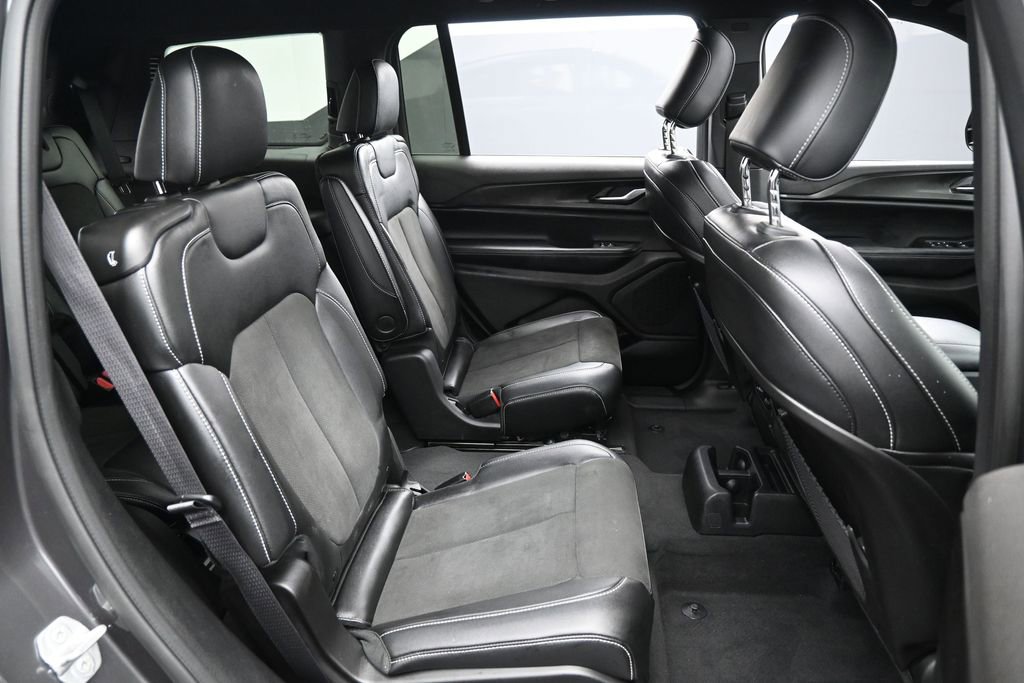 Used 2023 Jeep Grand Cherokee L Laredo AWD/4WD image 38