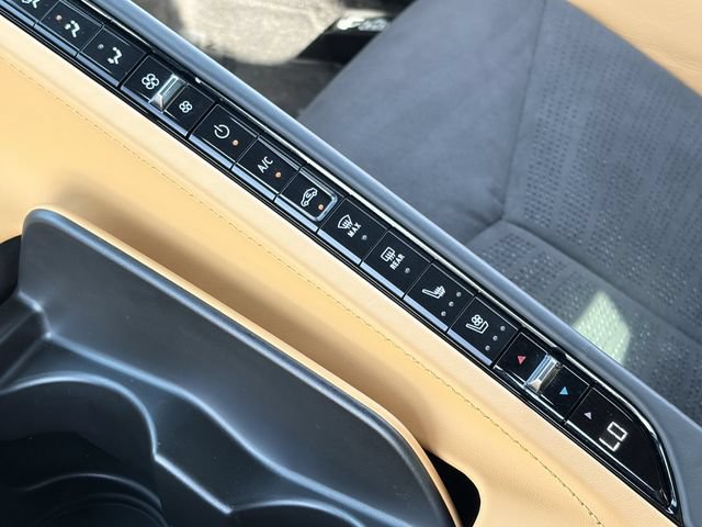 Used 2024 Chevrolet Corvette Stingray Premium Conv w/ Z51 Performance Package RWD image 17