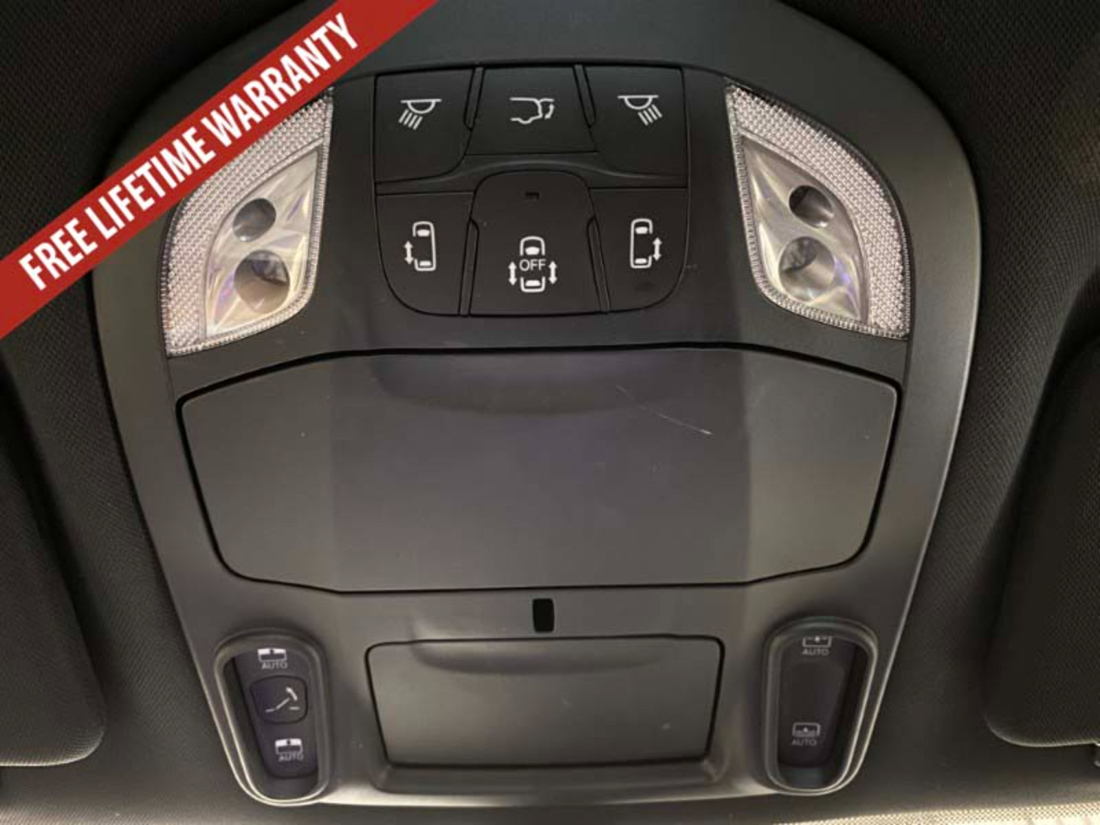 Used 2020 Chrysler Pacifica Limited w/ Advanced Safetytec Group FWD image 49