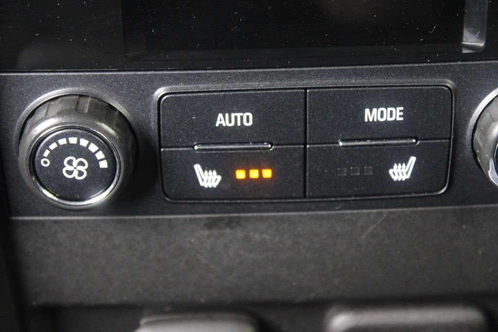 Used 2020 Buick Envision Essence FWD image 29