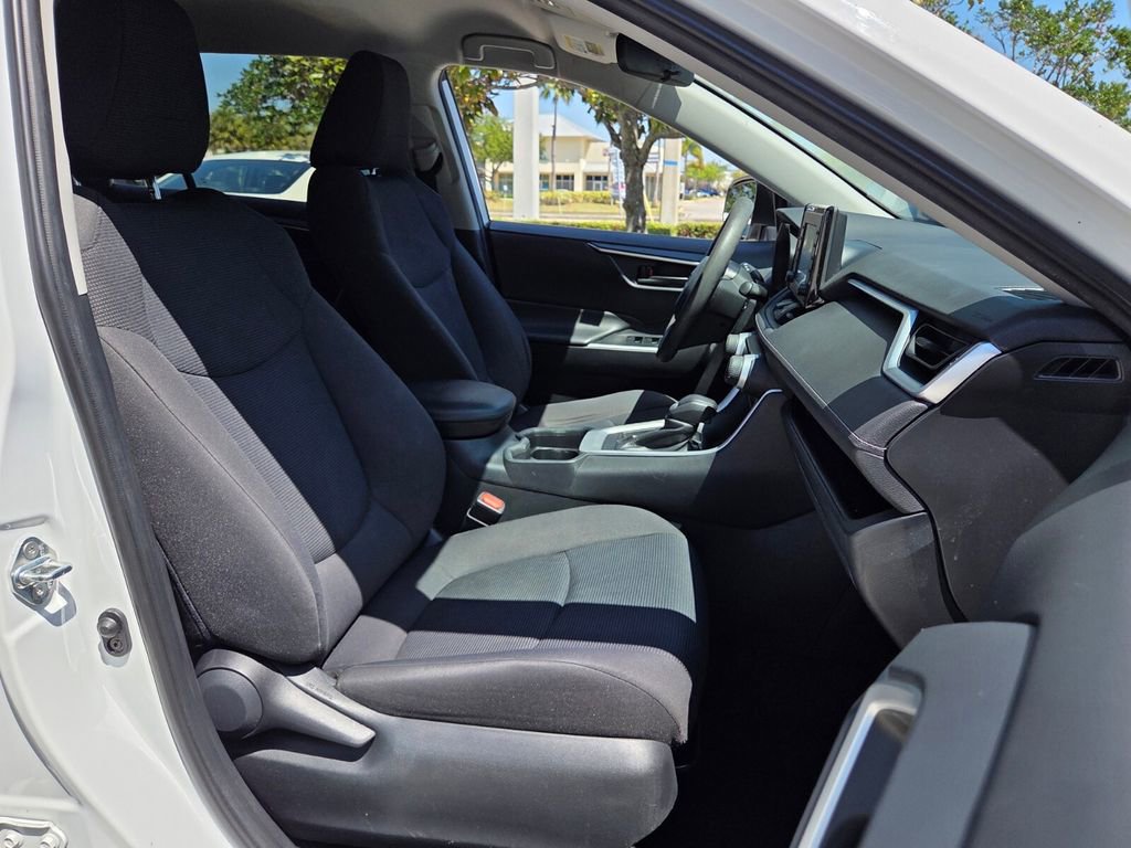 Used 2019 Toyota RAV4 LE FWD image 20