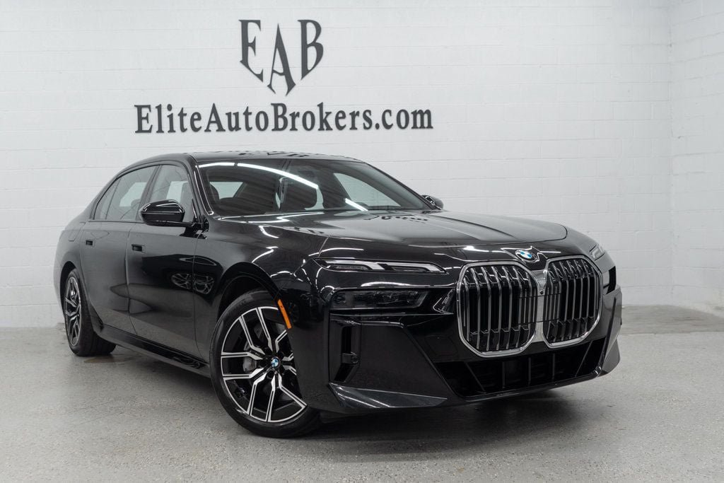 Used 2023 BMW 760i xDrive AWD/4WD image 56