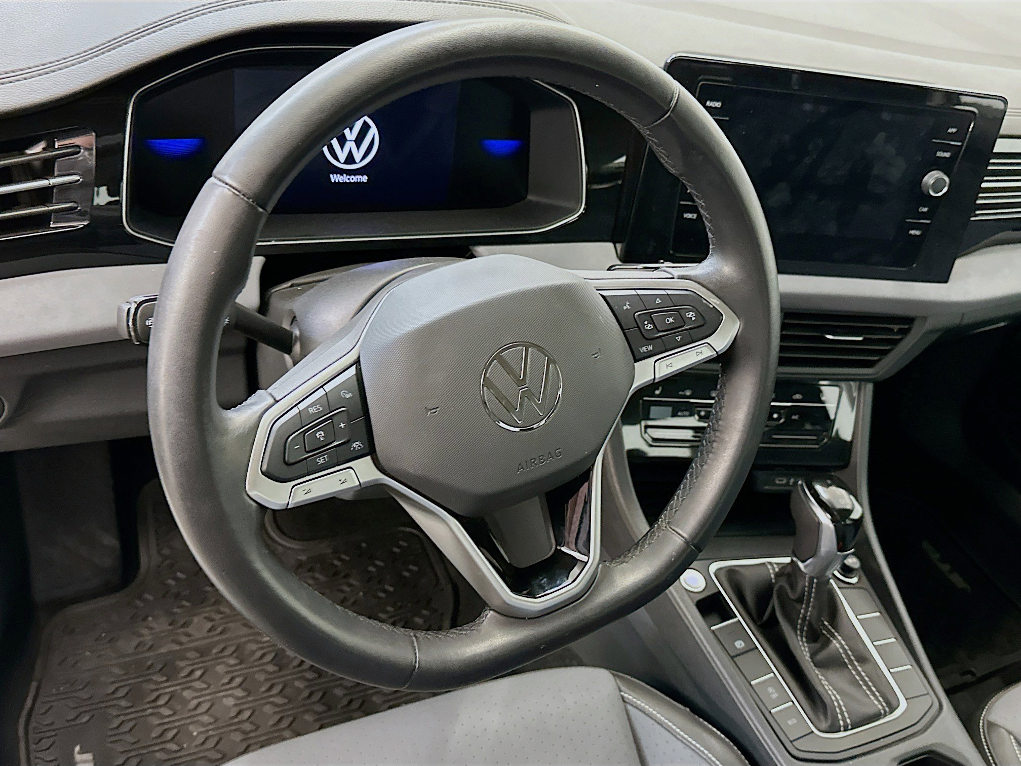 Used 2025 Volkswagen Jetta SE image 18