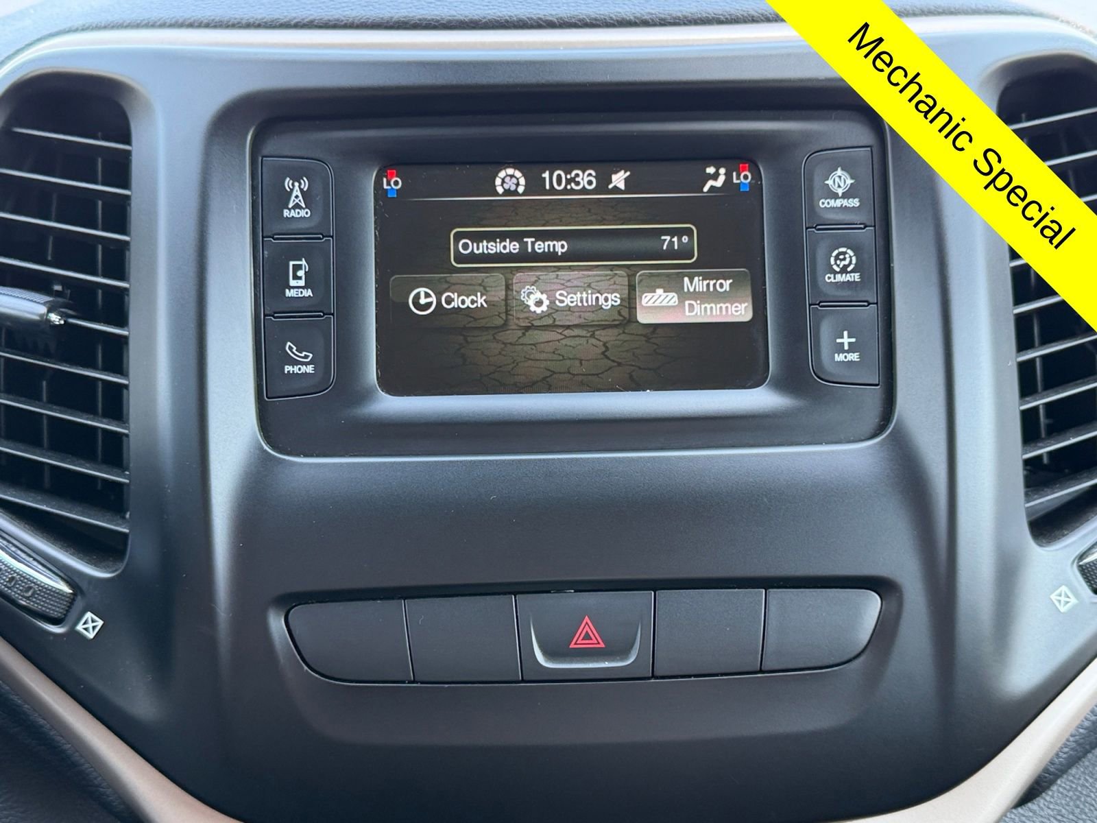 Used 2014 Jeep Cherokee Latitude w/ Comfort/Convenience Group AWD/4WD image 31