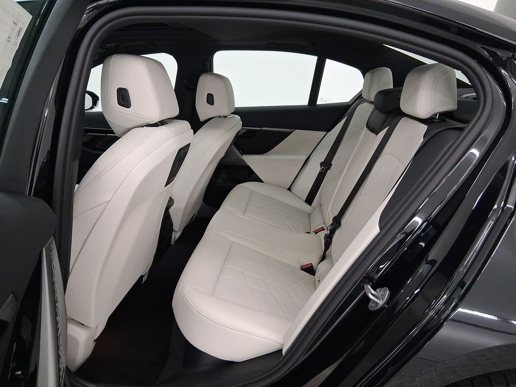 New 2026 BMW 530i RWD image 12