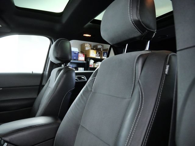 Used 2015 Ford Explorer XLT w/ Equipment Group 202A AWD/4WD image 18
