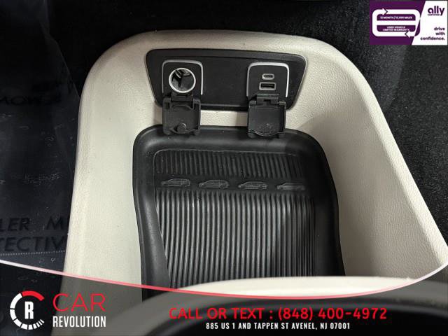 Used 2021 Chrysler Pacifica Touring-L image 45