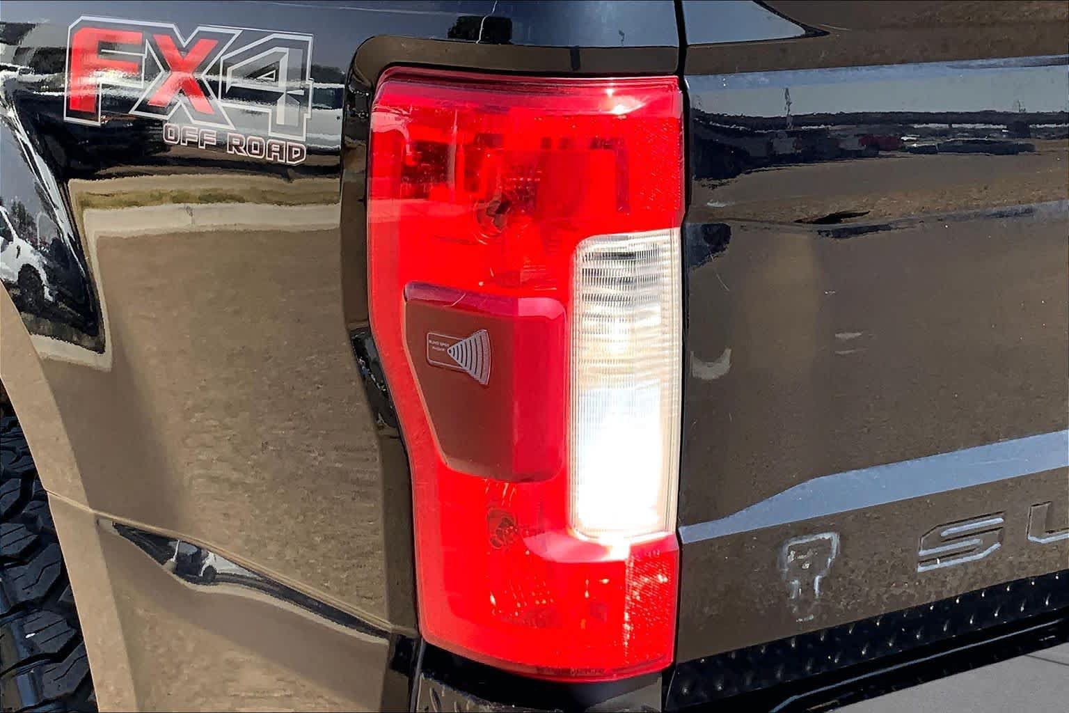 Used 2018 Ford F250 Lariat w/ Lariat Ultimate Package AWD/4WD image 29