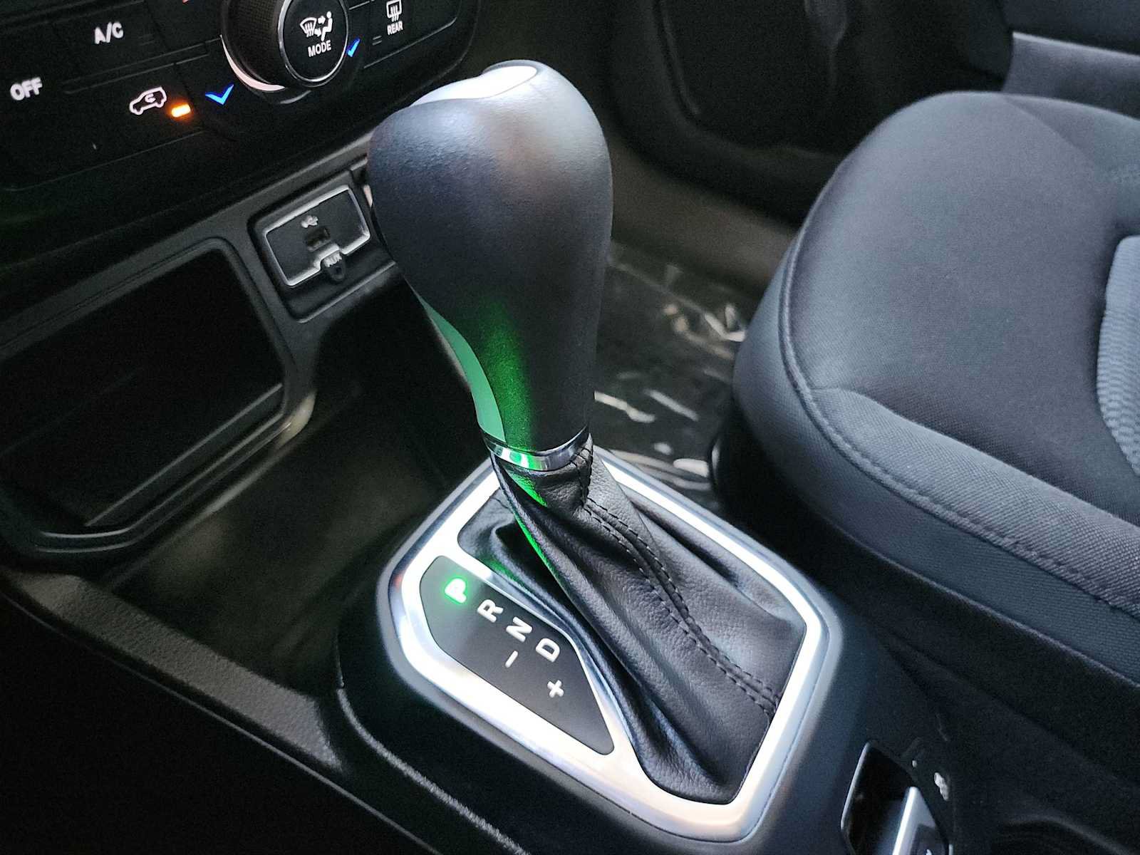 Used 2020 Jeep Renegade Altitude FWD image 21