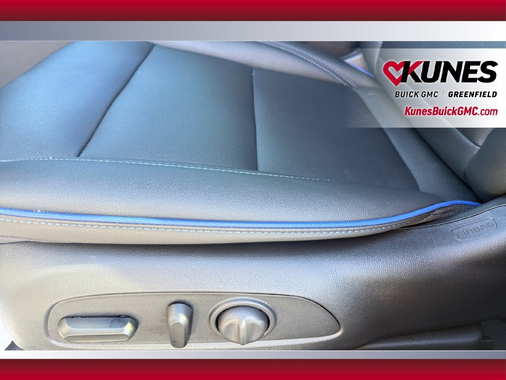 Used 2025 Buick Envista Sport Touring w/ Convenience I Package FWD image 22