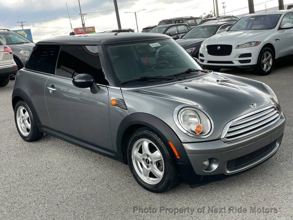 Used 2010 MINI Cooper Hardtop image 4