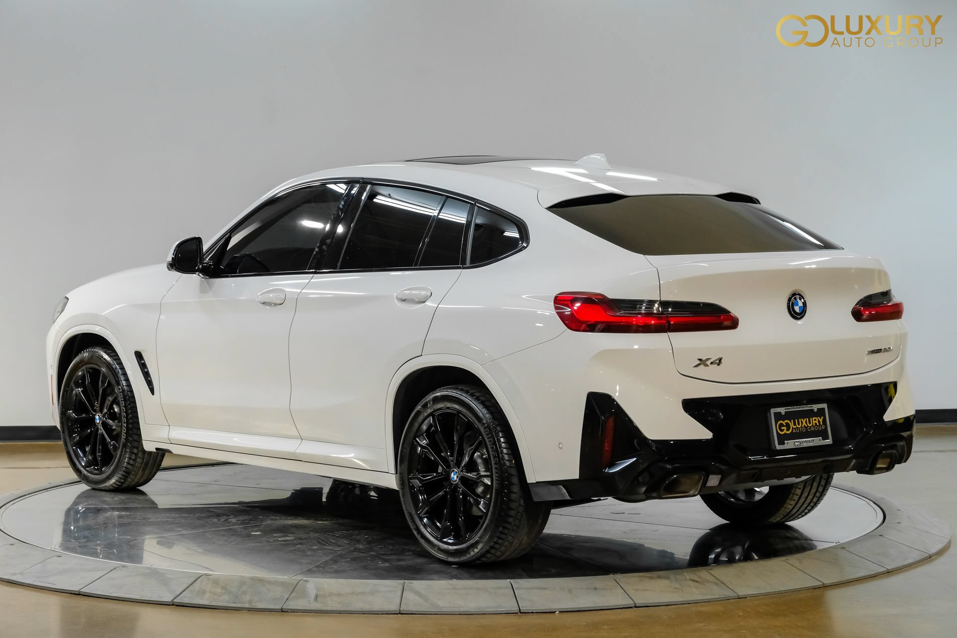 Used 2025 BMW X4 xDrive30i w/ Premium Package AWD/4WD image 12