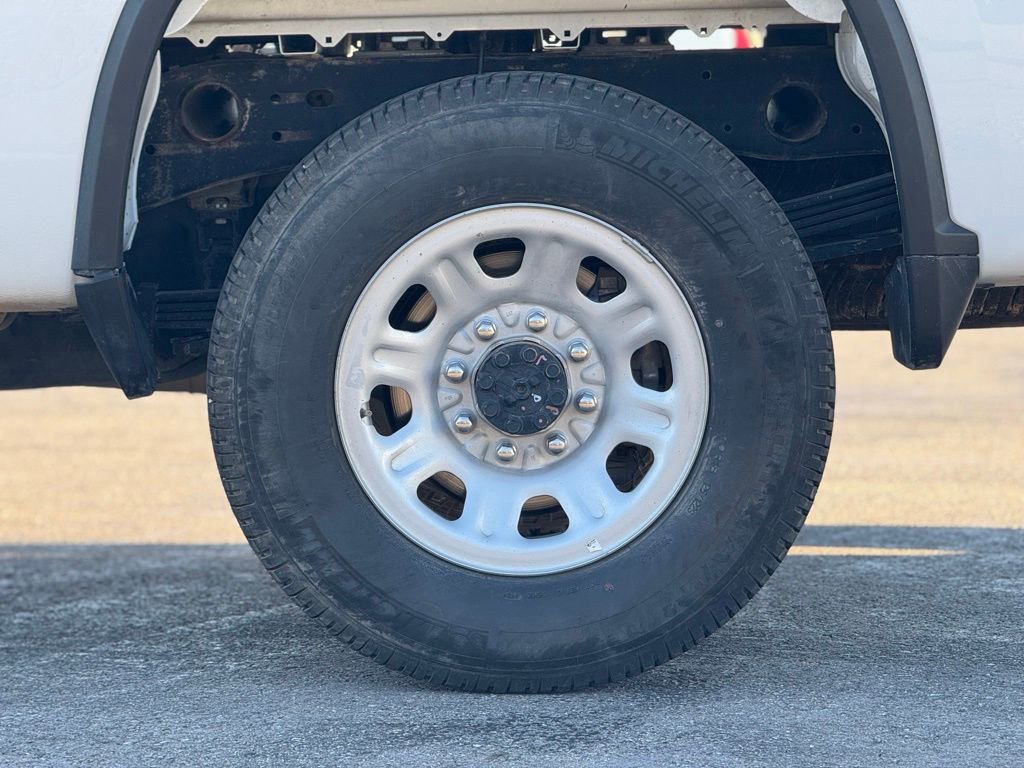 Used 2025 Chevrolet Silverado 2500 Custom w/ Custom Value Package image 3