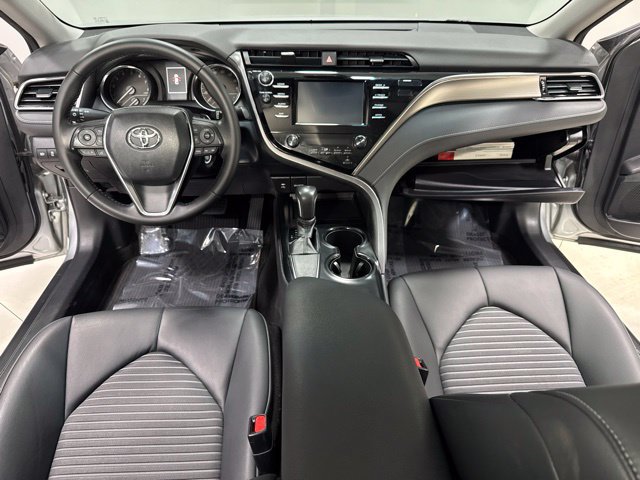 Used 2019 Toyota Camry SE FWD image 2
