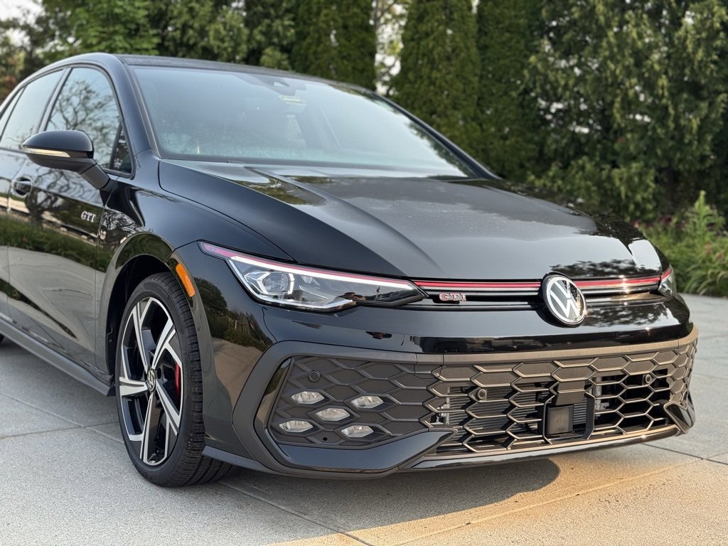 New 2025 Volkswagen GTI SE image 2