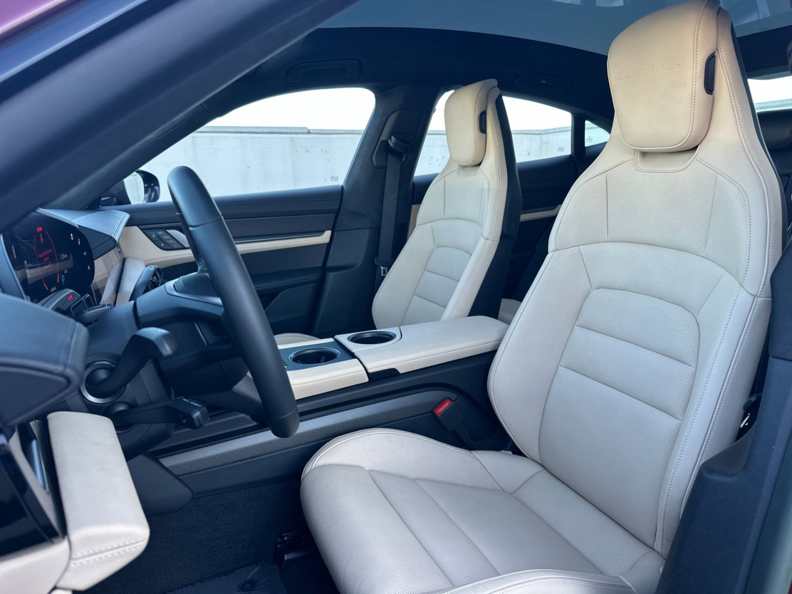 Used 2023 Porsche Taycan Turbo image 5