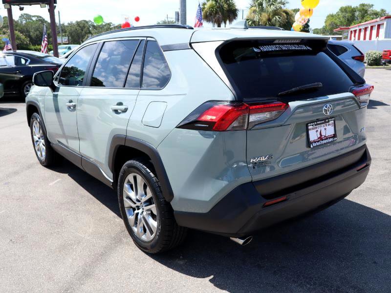 Used 2020 Toyota RAV4 XLE Premium image 3