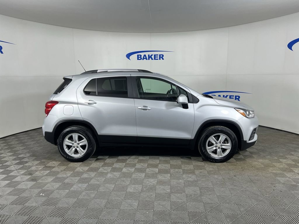 Used 2022 Chevrolet Trax LT w/ LT Convenience Package image 10