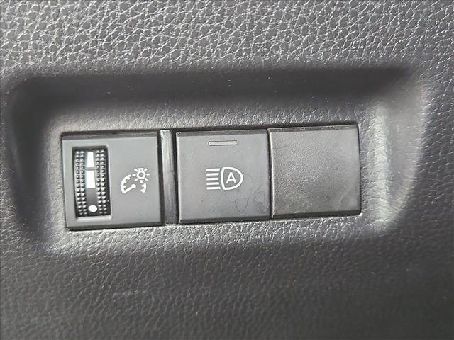 Used 2021 Toyota RAV4 XLE w/ Carpet Mat Package (TMS) AWD/4WD image 16