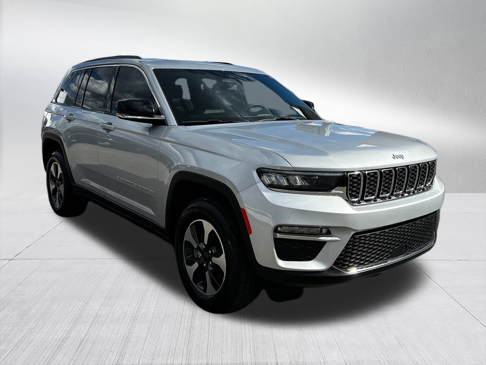 Used 2024 Jeep Grand Cherokee Limited 4xe w/ Trailer Tow Package image 3