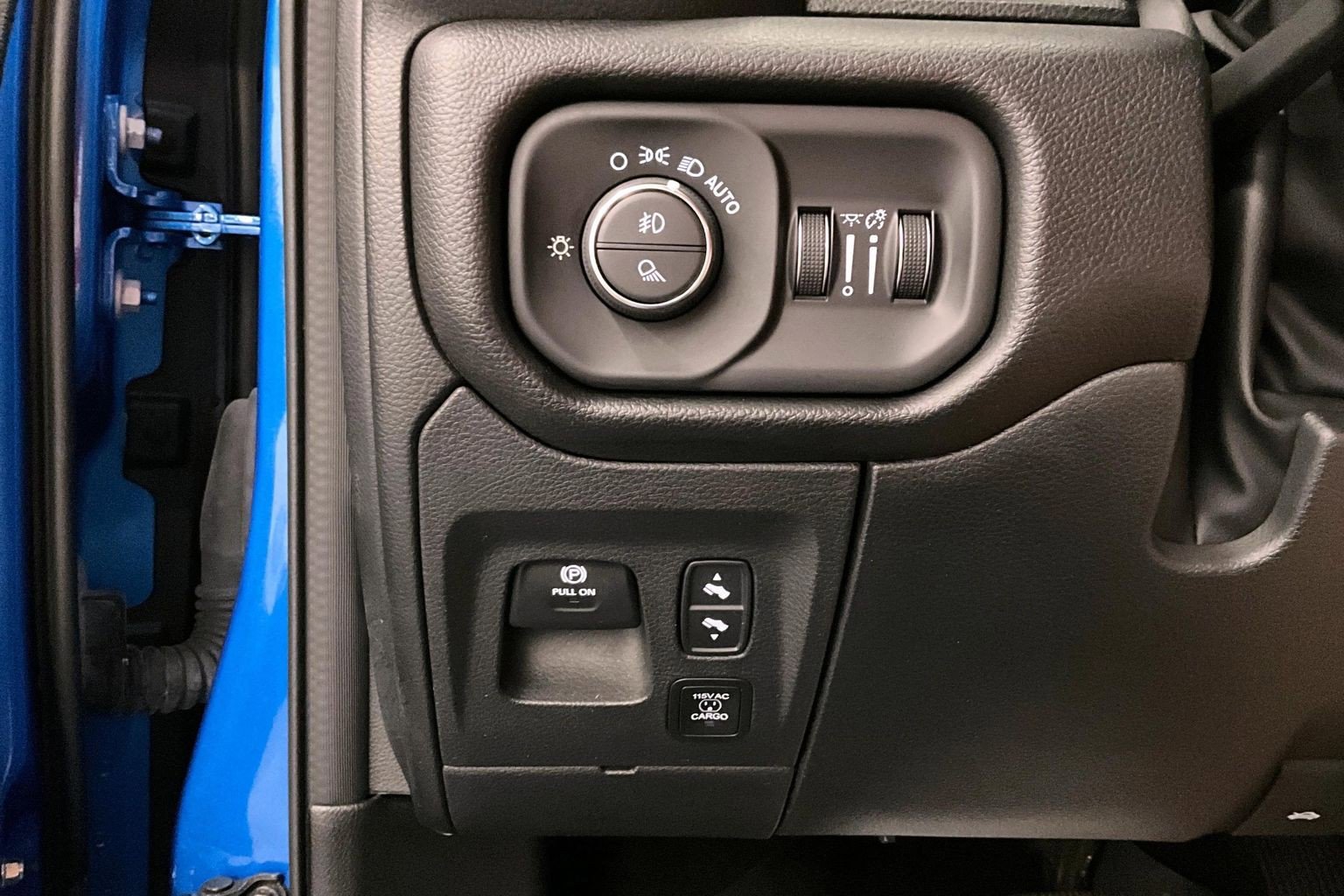 Used 2023 RAM 1500 Laramie AWD/4WD image 40