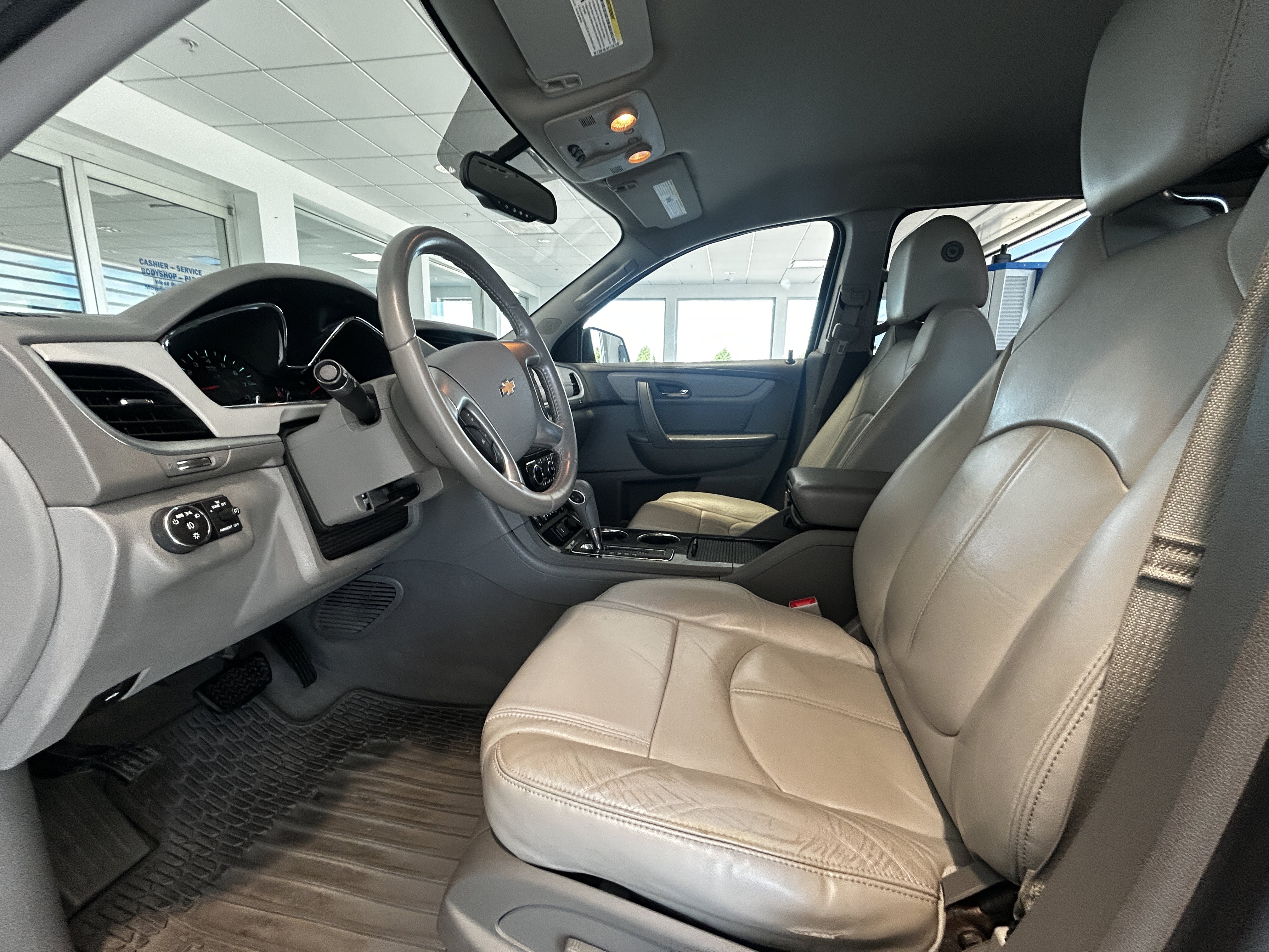 Used 2016 Chevrolet Traverse LT AWD/4WD image 2