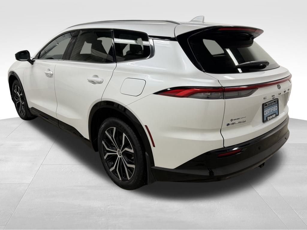 Used 2025 Toyota Crown Signia XLE image 3