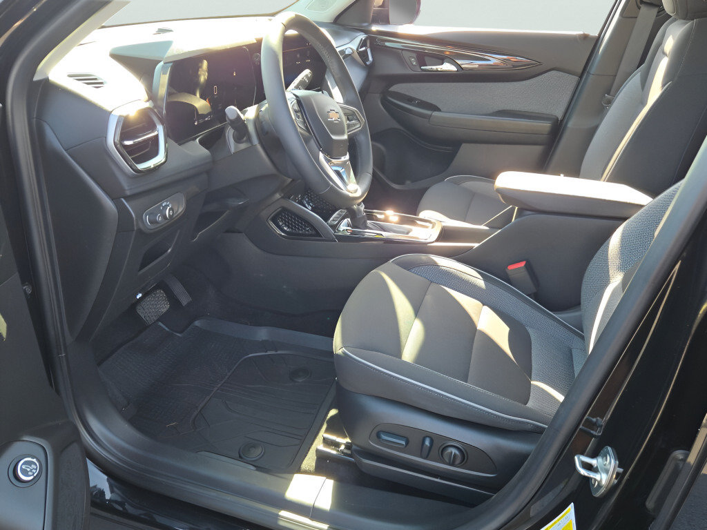 Used 2024 Chevrolet TrailBlazer LT w/ Convenience Package AWD/4WD image 27