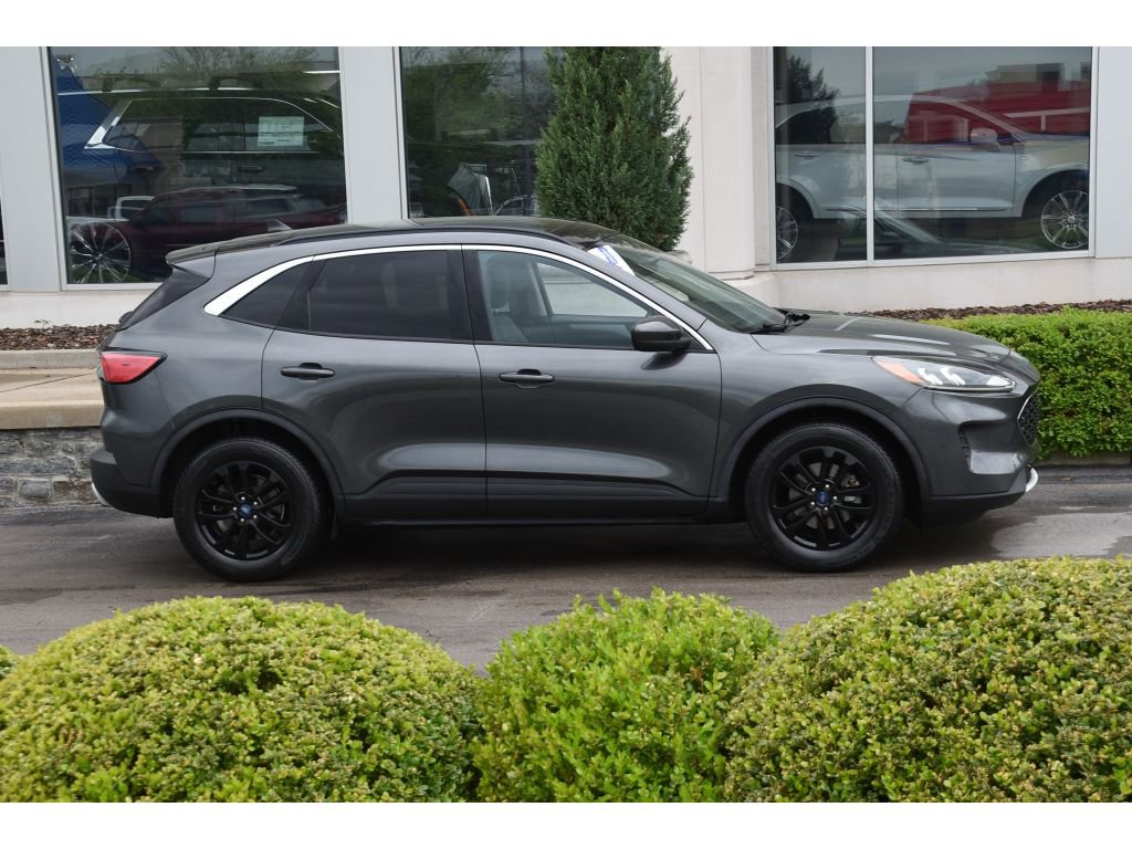 Used 2020 Ford Escape SE FWD image 3