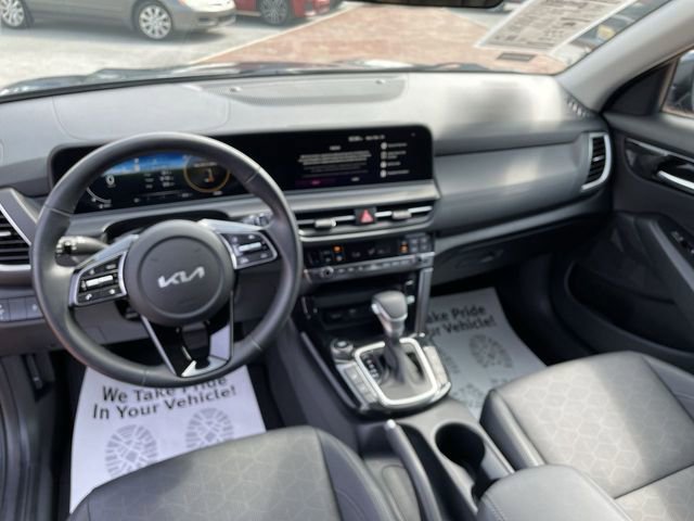 Used 2024 Kia Seltos EX FWD image 15