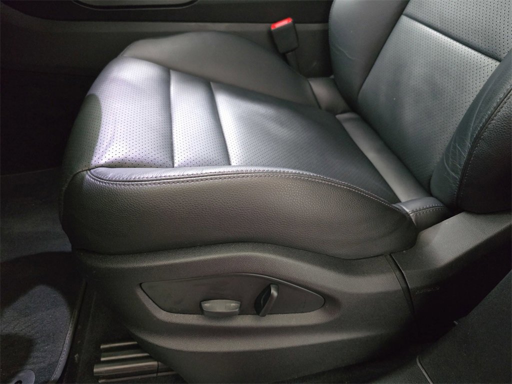 Used 2024 Porsche Cayenne image 31