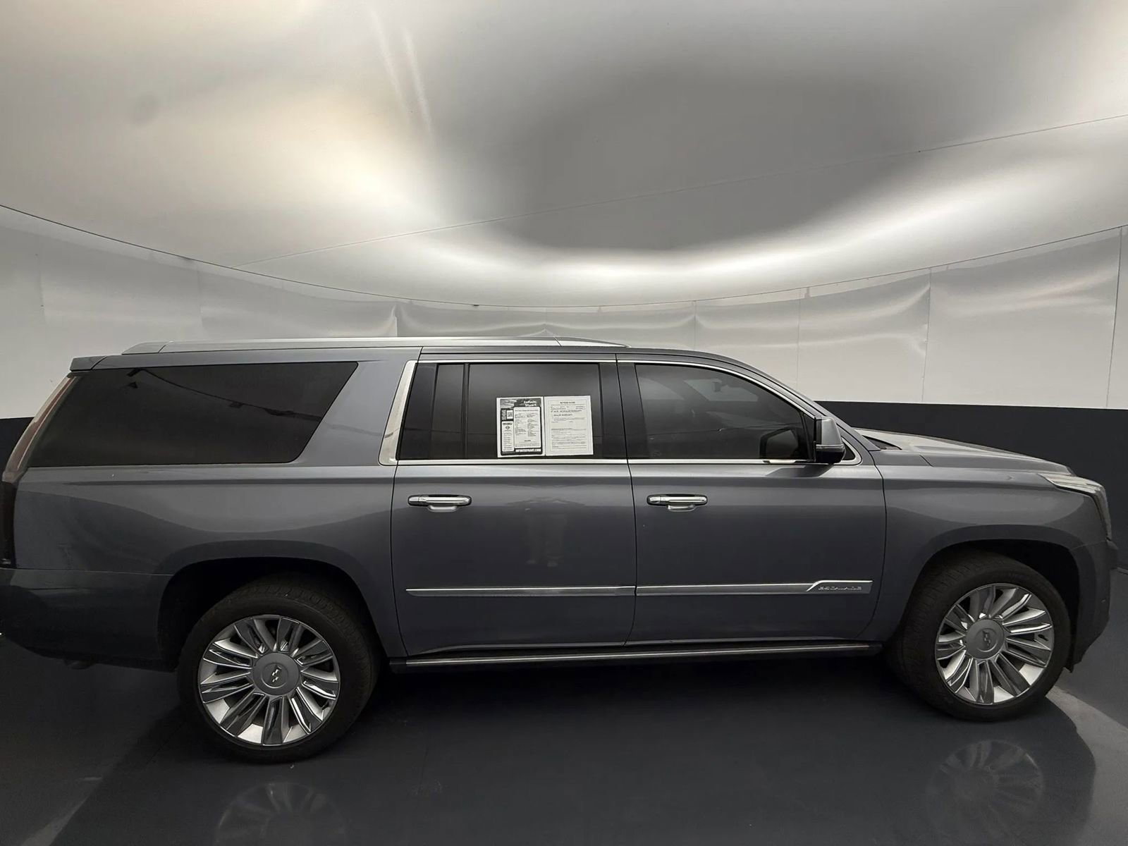 Used 2018 Cadillac Escalade ESV Platinum AWD/4WD image 2