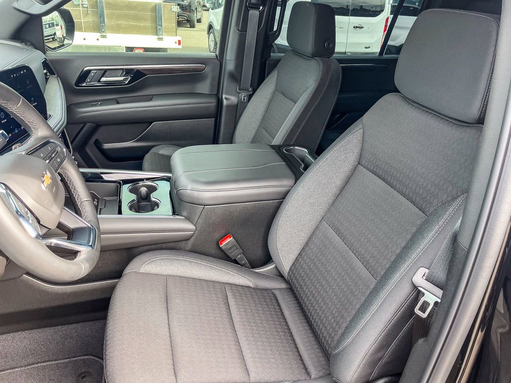 Used 2026 Chevrolet Suburban LS image 16