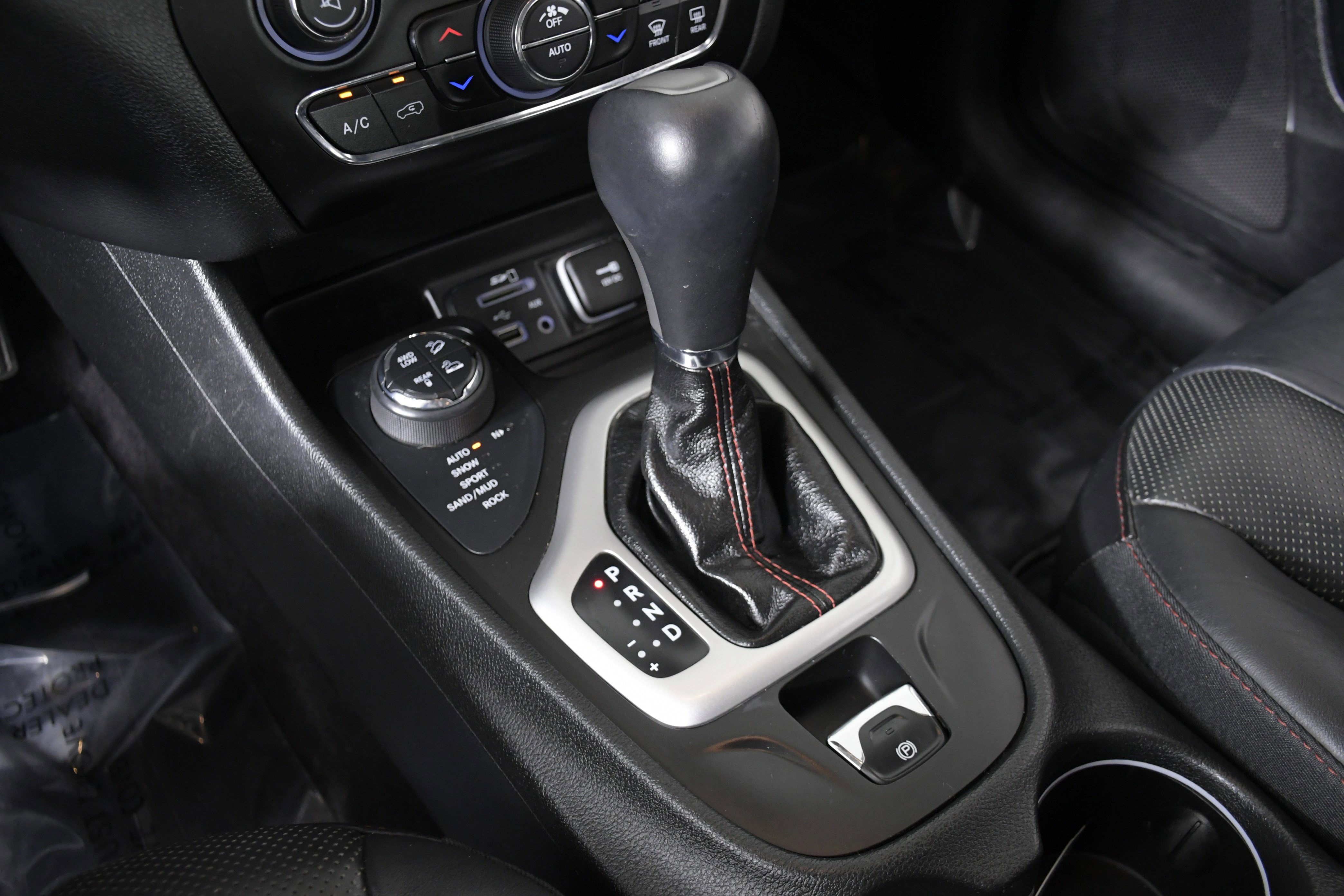 Used 2016 Jeep Cherokee Trailhawk w/ Comfort/Convenience Group image 18