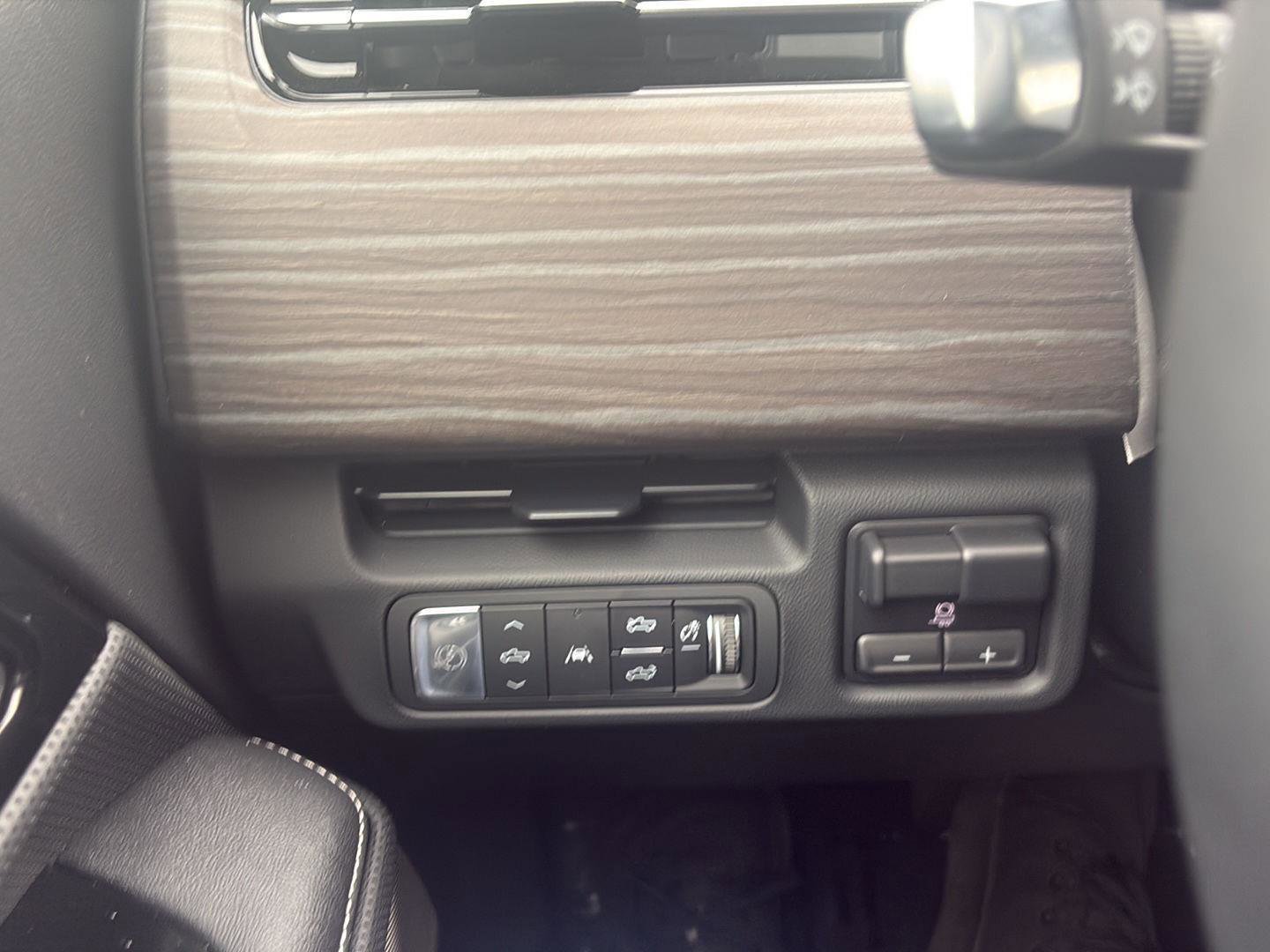 Used 2024 GMC Sierra EV Denali AWD/4WD image 14