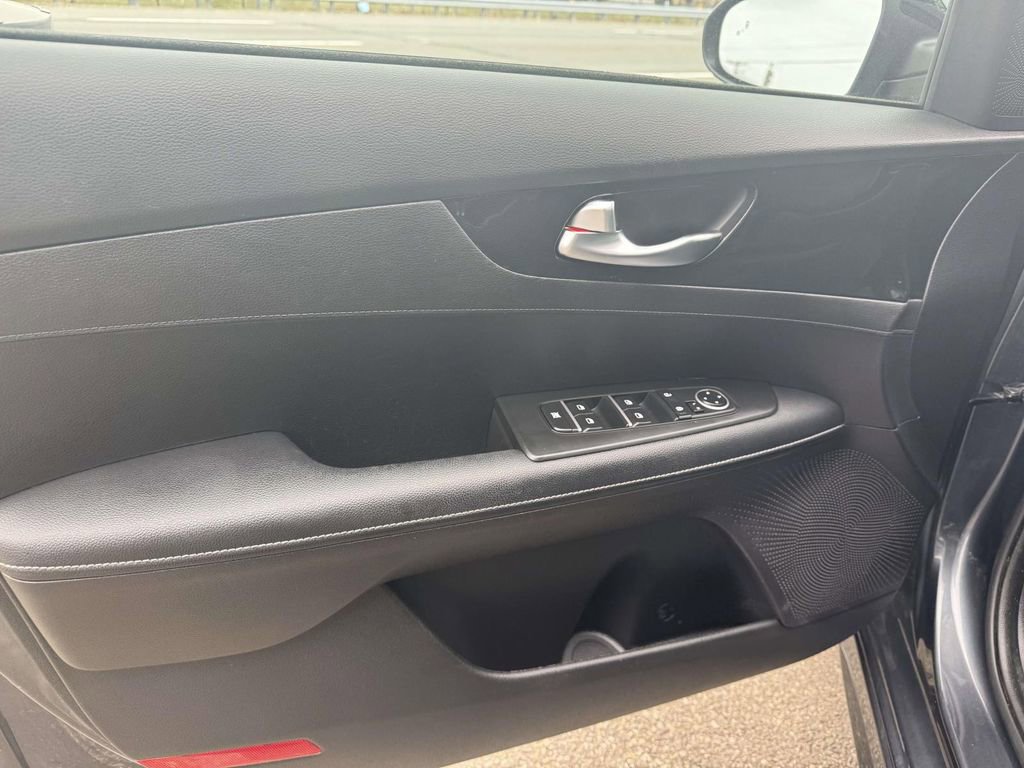 Used 2023 Kia Forte GT-Line image 14