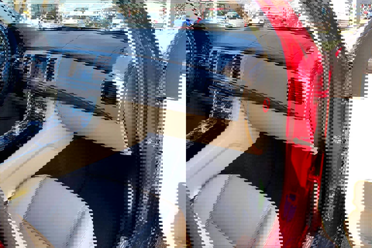 Used 2013 Jaguar XF 3.0 image 18