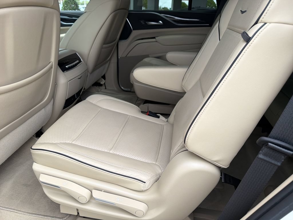 Certified 2023 Cadillac Escalade Premium Luxury RWD image 18