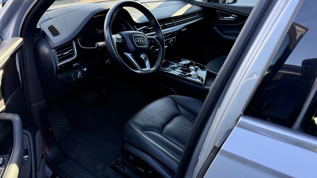 Used 2018 Audi Q7 3.0T Prestige w/ Prestige Package image 3