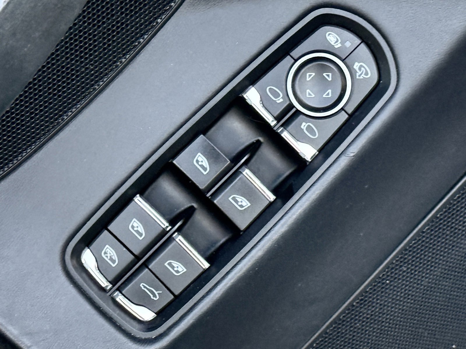 Used 2016 Porsche Panamera GTS image 32