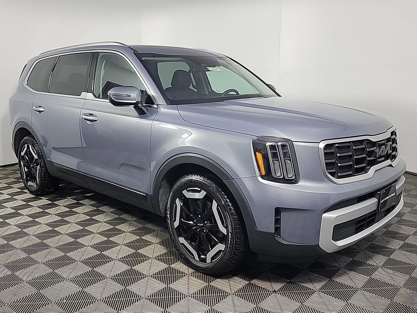 Used 2023 Kia Telluride S w/ S Sunroof Package