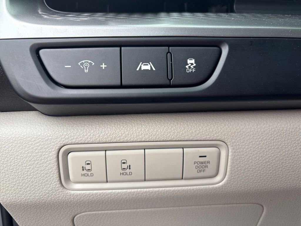 Used 2023 Kia Carnival LX FWD image 20