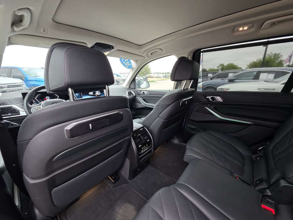 Used 2025 BMW X7 xDrive40i AWD/4WD image 12