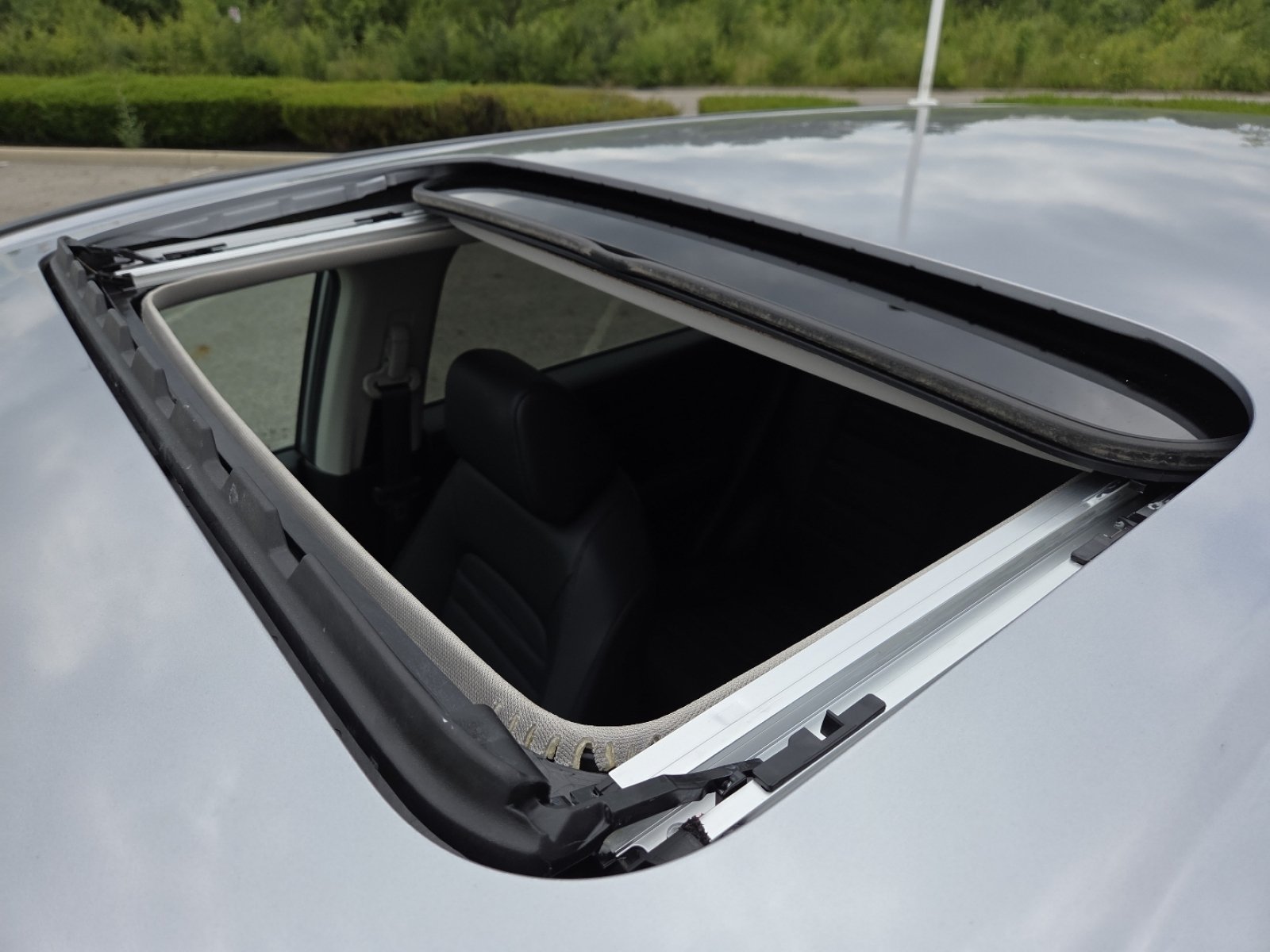 Used 2024 Honda CR-V EX-L image 3