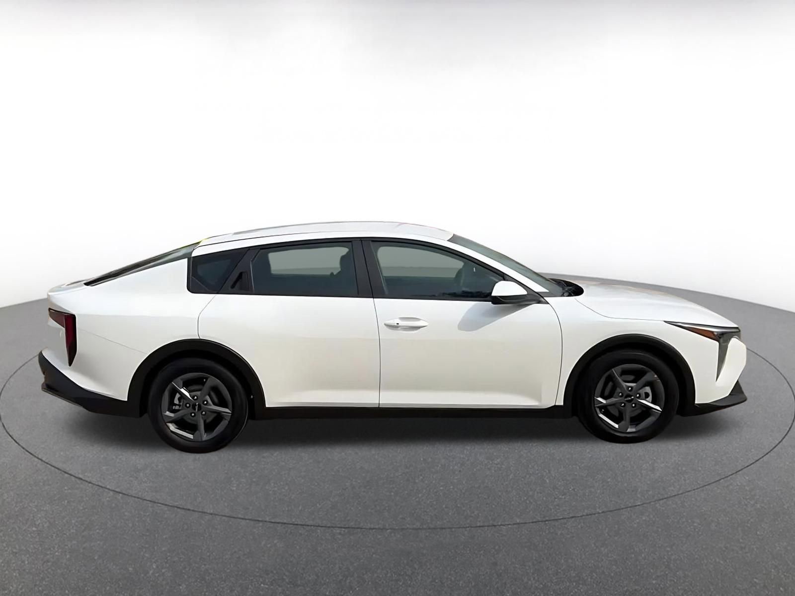 Used 2025 Kia K4 LXS image 16