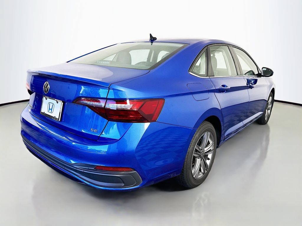 Used 2023 Volkswagen Jetta SE FWD image 5
