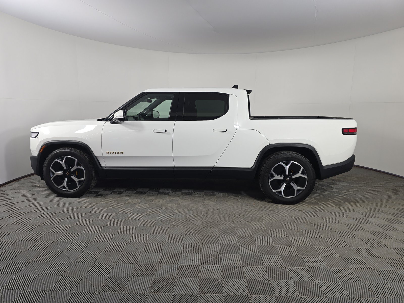 Used 2022 Rivian R1T Launch Edition AWD/4WD image 2