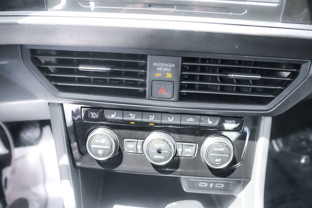 Certified 2023 Volkswagen Jetta SE FWD image 18